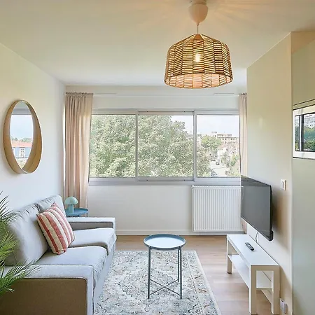 One-bedroom Near The Tram With Parking * Марк-ан-Барёль