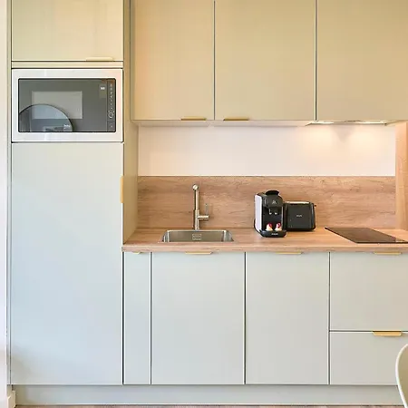 Apartment One-bedroom Near The Tram With Parking *