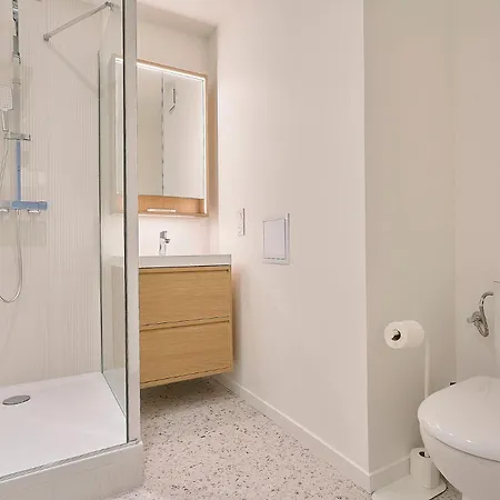 One-bedroom Near The Tram With Parking